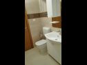 Apartmani Damir A1(2+2) Šibenik - Rivijera Šibenik   - Apartman - A1(2+2): kupaonica s toaletom
