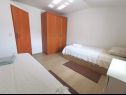 Apartmani Kate - 200 m from beach: A1(2), A2(4+1), SA3(2), A4(6+1) Vodice - Rivijera Šibenik   - Apartman - A4(6+1): spavaća soba