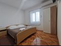 Apartmani Kati - 150 m from beach: A2(4), A4(2), SA3(2), SA5(2), SA6(2) Vodice - Rivijera Šibenik   - Apartman - A2(4): spavaća soba