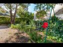 Apartmani Vini- beautiful garden and terrase A4(4+2) Podstrana - Rivijera Split   - dvorište