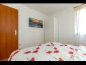 Apartmani Jurica - 300 m from sea: A1 Lea(2+1), A2 Roko(2+1) Split - Rivijera Split   - Apartman - A2 Roko(2+1): spavaća soba