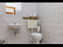 Apartmani Jurica - 300 m from sea: A1 Lea(2+1), A2 Roko(2+1) Split - Rivijera Split   - toalet