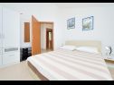 Apartmani Ljuba - 200m from beach: A1-Istočni (2+2) , A2-Zapadni (2+2) Uvala Ljubljeva (Vinišće) - Rivijera Trogir   - Apartman - A2-Zapadni (2+2): spavaća soba