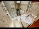 Kuća za odmor Božena - nice garden: H(2+1) Poljica (Marina) - Rivijera Trogir  - Hrvatska - H(2+1): kupaonica s toaletom