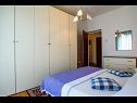 Apartmani VV A1(2+1), A2(5), A3(7) Seget Vranjica - Rivijera Trogir   - Apartman - A3(7): spavaća soba