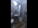 Apartmani Žeki - 20 m from the sea: A1(3), SA2 (2) Seget Vranjica - Rivijera Trogir   - Apartman - A1(3): kupaonica s toaletom