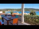 Kuća za odmor Rosita - 50 m from sea: H(4) Sevid - Rivijera Trogir  - Hrvatska - H(4): terasa