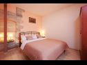 Apartmani i sobe Jare - in old town R1 zelena(2), A2 gornji (2+2) Trogir - Rivijera Trogir   - Apartman - A2 gornji (2+2): spavaća soba