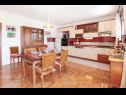 Apartmani Tomi - with large terrace (60m2): A1(4) Trogir - Rivijera Trogir   - Apartman - A1(4): kuhinja i blagovaonica