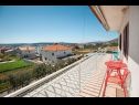 Apartmani Tomi - with large terrace (60m2): A1(4) Trogir - Rivijera Trogir   - Apartman - A1(4): pogled s terase