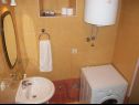 Apartmani i sobe Jare - in old town R1 zelena(2), A2 gornji (2+2) Trogir - Rivijera Trogir   - kupaonica s toaletom
