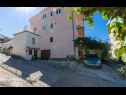 Apartmani Mare - comfortable apartment : A1(5), A2(5) Trogir - Rivijera Trogir   - parkiralište