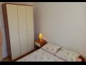 Apartmani Josi - 150 m from sea: A1(4+1), A2(4+1), A4(4+1) Vinišće - Rivijera Trogir   - Apartman - A4(4+1): spavaća soba