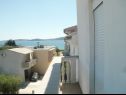 Apartmani i sobe Aleksandra - 10 m from sea: A1 lijevi(2+2), A2 desni(2+2), A3(4+1), A4(2+2), R7(2), A5(4), A6(4+1) Bibinje - Rivijera Zadar   - Apartman - A3(4+1): pogled s balkona
