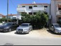 Apartmani Ana- next to the sea A1(2+2), A2(2+3), A3(2+2), A4(2+3) Bibinje - Rivijera Zadar   - parkiralište (kuća i okolica)