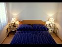 Apartmani Davor - 20m from sea : A1(2+2), A2(2+2), A3(6) Mali Iž (Otok Iž) - Rivijera Zadar   - Apartman - A2(2+2): spavaća soba