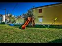 Apartmani Roko - 50 meters from sandy beach: A1 (2+2) Obrovac - Rivijera Zadar   - dječje igralište