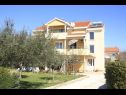 Apartmani Mediteran - private parking: A1(2+1) Privlaka - Rivijera Zadar   - kuća