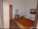 Apartmani Sunny  - sea side terrace & parking: A1(4+1), A2(6+1) Starigrad-Paklenica - Rivijera Zadar   - Apartman - A1(4+1): spavaća soba