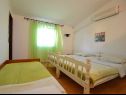 Apartmani Velebit - 130m to the beach: A1(5+1), A2(7) Starigrad-Paklenica - Rivijera Zadar   - Apartman - A2(7): spavaća soba