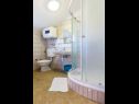 Apartmani Ivan Z2 - 250 m from beach: A2(4) Zadar - Rivijera Zadar   - Apartman - A2(4): kupaonica s toaletom