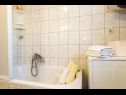 Apartmani Suza - relaxing & beautiful: A1(2+2), A2(4+2) Zadar - Rivijera Zadar   - Apartman - A1(2+2): kupaonica s toaletom