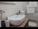 Apartmani Inga A1(4+1) Zadar - Rivijera Zadar   - Apartman - A1(4+1): kupaonica s toaletom