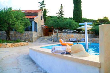 Kuća za odmor Nave - private pool: H(4+1) Postira - Otok Brač  - Hrvatska