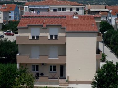 Apartmani Matko-200m from the beach: A1 sjever(2+2), A2 jug(2+2), A3(6+2) Kaštel Štafilić - Rivijera Split  