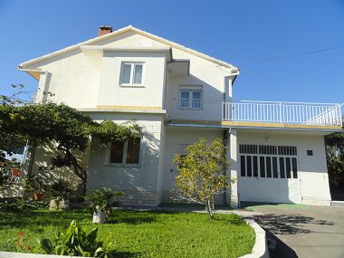 Apartmani Tomi - with large terrace (60m2): A1(4) Trogir - Rivijera Trogir  