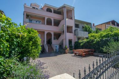 Apartmani Marinka - with backyard; A1(4), A2(4) Zadar - Rivijera Zadar  