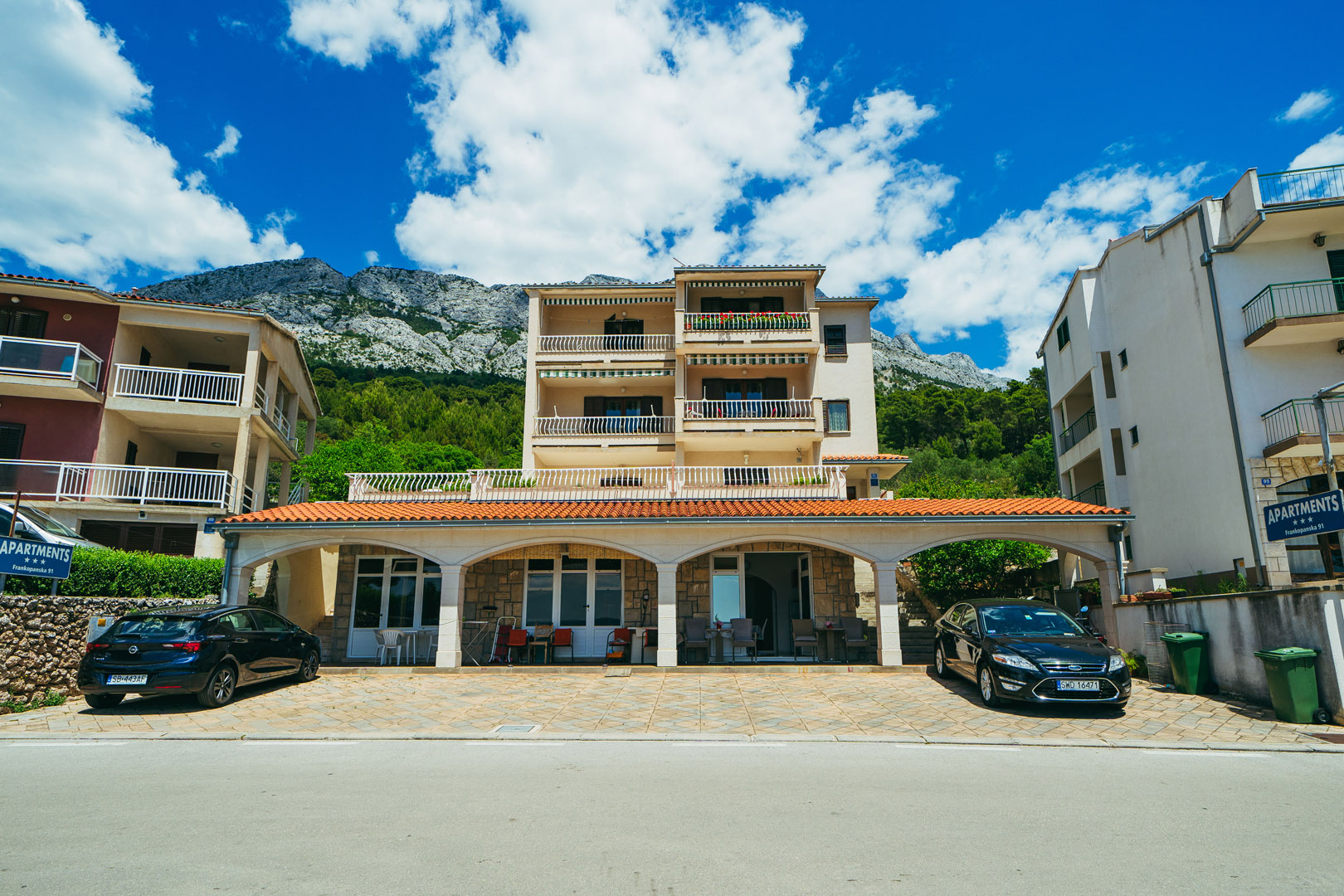 Apartmani Lovre - close to the sea : A1(6), A2(4+1) prizemlje, A3(5) Brela - Rivijera Makarska  