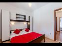 Apartmani Matko - 3 Bedrooms Apartment: A2(6) Mirca - Otok Brač   - Apartman - A2(6): spavaća soba