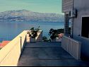 Apartmani Juri - sea view: A1(4+1) Postira - Otok Brač   - parkiralište (kuća i okolica)