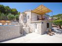 Kuća za odmor Tonko - open pool: H(4+1) Postira - Otok Brač  - Hrvatska - dvorište