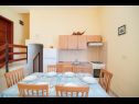 Apartmani Orange - 30m from beach : A1(4) Postira - Otok Brač   - Apartman - A1(4): kuhinja i blagovaonica