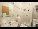 Apartmani Mira - great location & free Bbq: A1(2+2), A2(2+1) Splitska - Otok Brač   - Apartman - A1(2+2): kupaonica s toaletom