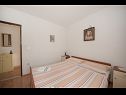 Apartmani Mira - great location & free Bbq: A1(2+2), A2(2+1) Splitska - Otok Brač   - Apartman - A2(2+1): spavaća soba