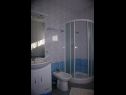 Apartmani DeMar - 70m from sea: A1-crveni(4), A2-zeleni(3), A3-plavi(3) Splitska - Otok Brač   - Apartman - A3-plavi(3): kupaonica s toaletom