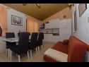 Apartmani Vlado - cosy & afordable: SA1(2), A2(3), A3(5) Supetar - Otok Brač   - Apartman - A3(5): kuhinja i blagovaonica