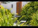 Apartmani Stone garden - cosy and comfy : A1(4), A2(2) Supetar - Otok Brač   - vrtna terasa