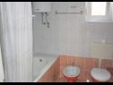 Apartmani Ivan A1 I kat(8), A2 II kat(8) Crikvenica - Rivijera Crikvenica   - Apartman - A1 I kat(8): kupaonica s toaletom