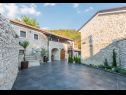 Kuća za odmor Leonarda - luxury stone house: H(6+1) Tribalj - Rivijera Crikvenica  - Hrvatska - dvorište