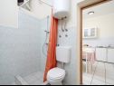 Apartmani Josi - 200 m from sea: SA1(2), SA2(2), SA3(2), A5(4), SA6(2), A7(4) Vrboska - Otok Hvar   - Studio apartman - SA2(2): kupaonica s toaletom