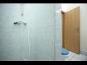 Apartmani Josi - 200 m from sea: SA1(2), SA2(2), SA3(2), A5(4), SA6(2), A7(4) Vrboska - Otok Hvar   - Studio apartman - SA3(2): kupaonica s toaletom