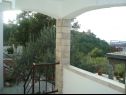 Apartmani Marija - olive garden: A1(2+1) Omišalj - Otok Krk   - natkrivena terasa