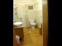 Apartmani Luka A1(4), A2(4) Vrbnik - Otok Krk   - Apartman - A1(4): kupaonica s toaletom