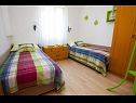 Apartmani Luka A1(4), A2(4) Vrbnik - Otok Krk   - Apartman - A1(4): spavaća soba