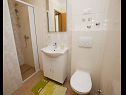 Apartmani Luka A1(4), A2(4) Vrbnik - Otok Krk   - Apartman - A2(4): kupaonica s toaletom