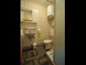 Apartmani Pava SA1 (2), SA2 (2) Vrbnik - Otok Krk   - Studio apartman - SA2 (2): kupaonica s toaletom
